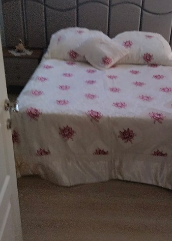 İşlemeli Beyaz Yatak Örtüsü - Görsel 5