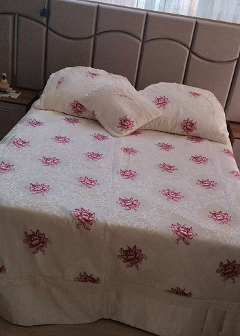 İşlemeli Beyaz Yatak Örtüsü - Görsel 9