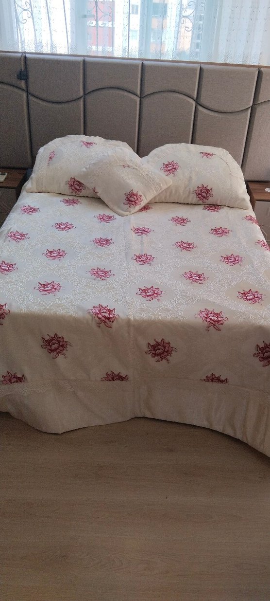 İşlemeli Beyaz Yatak Örtüsü - Görsel 4