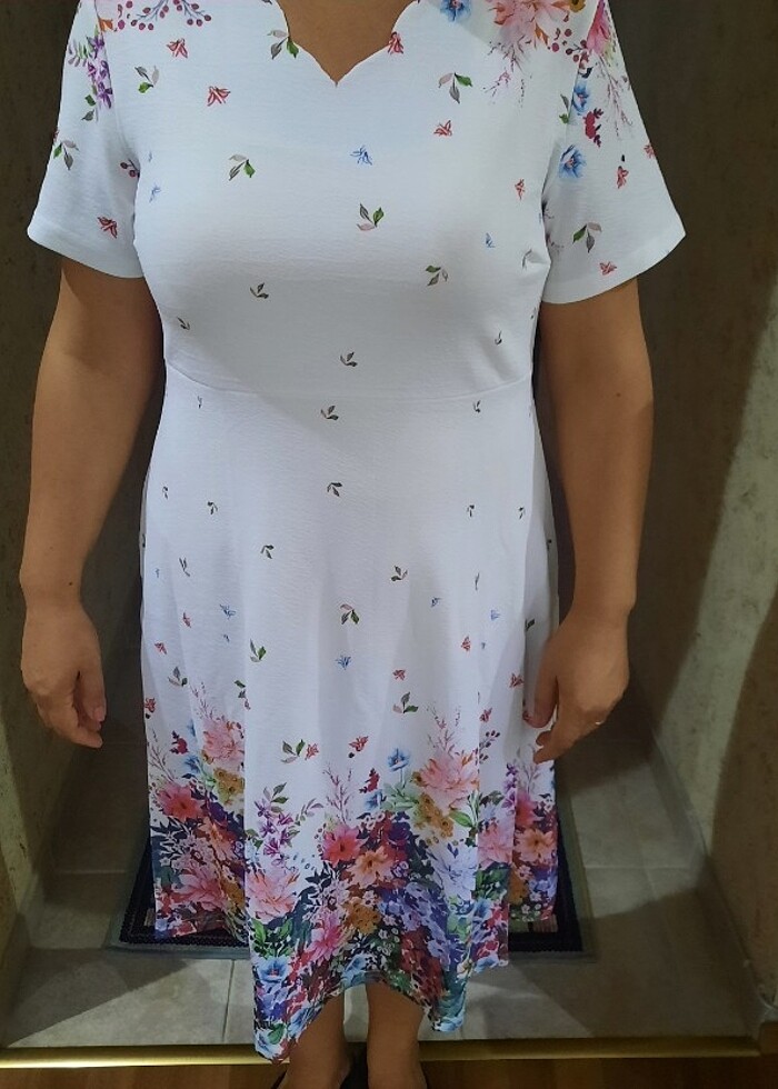 Çiçek desenli elbise - Görsel 2
