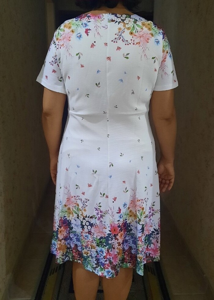 Çiçek desenli elbise - Görsel 3