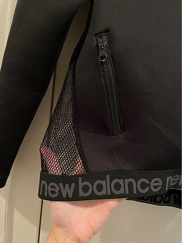 New Balance Scuba kumas gibi bir dokusu var