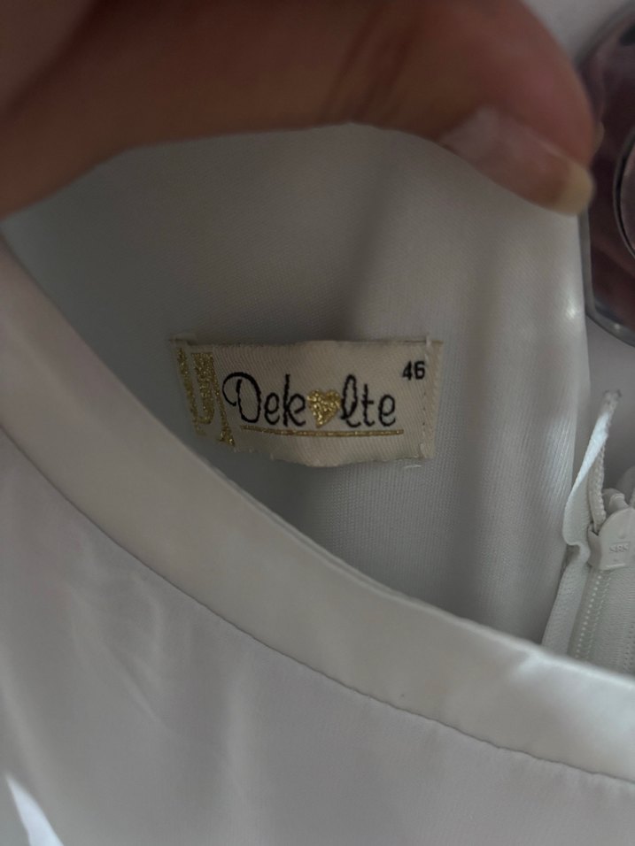 Beyaz Kısa Kollu Dökümlü Elbise - Görsel 3