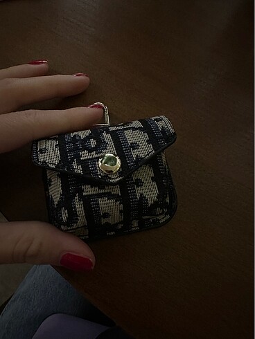 Dior kulaklık kılıfı