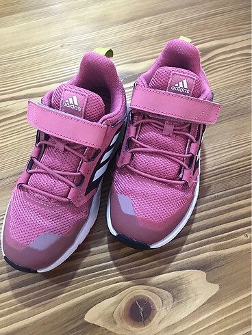 Adidas spor ayakkabı