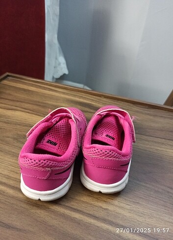 25 Beden pembe Renk Nike ayakkabı