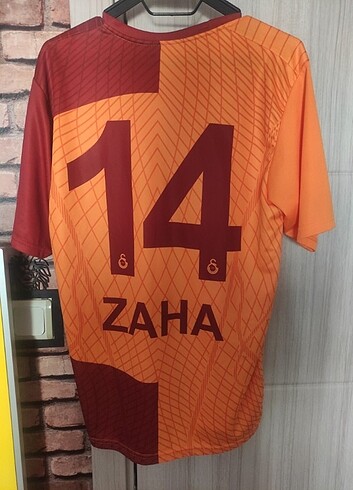 l/xl Beden kırmızı Renk Galatasaray L- xl zaha forması