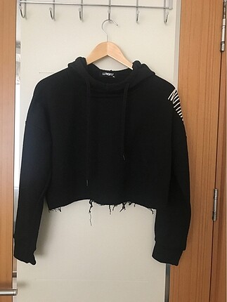 Kapüşonlu siyah crop sweatshirt