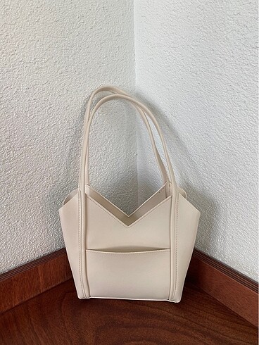 Zara Muadil Krem Rengi Kol Çantası