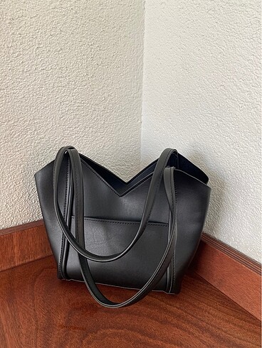 Zara Zara Muadil Siyah Kol Çantası