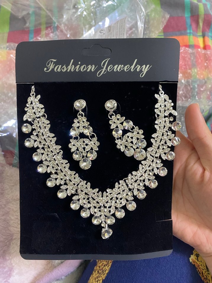 Beyaz Parlak Payetli Gelin Tacı ve Takı Seti - Görsel 3