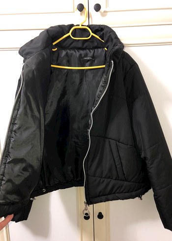 Kadın Siyah Fermuarlı Kısa Kış Montu - Görsel 2