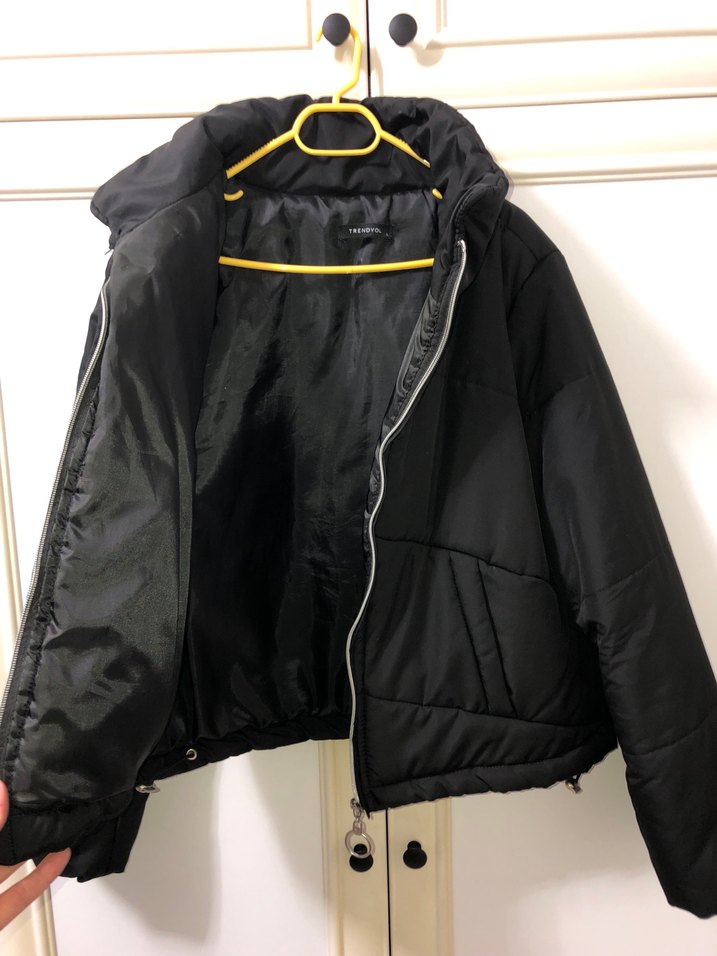 Kadın Siyah Fermuarlı Kısa Kış Montu - Görsel 2