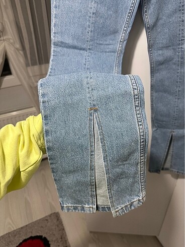 Beyoğlu Butik Paça yırtmaçlı jean