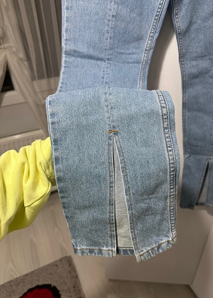 Paça yırtmaçlı jean - Görsel 2