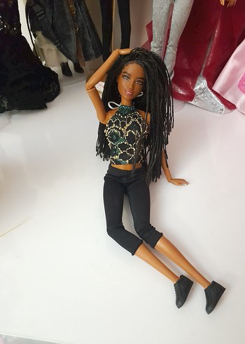  Beden Barbie Siyah Saçlı Bebek