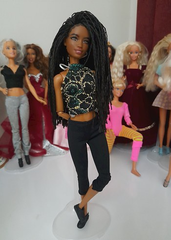 Barbie Barbie Siyah Saçlı Bebek