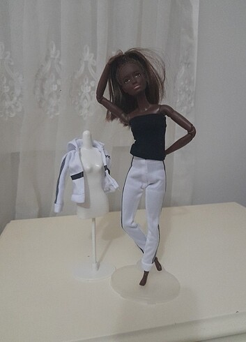 Barbie Sonsuz hareket siyahi