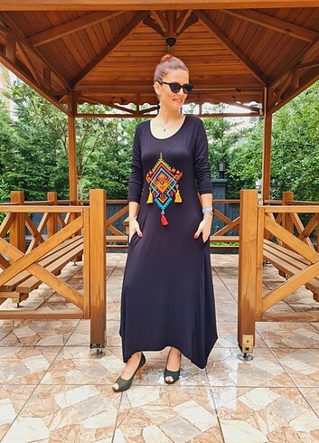 İşlemeli Elbise 