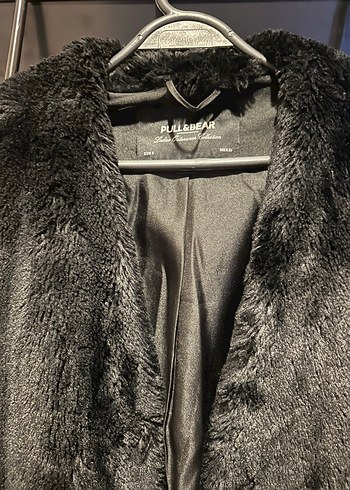 Pull and Bear Pull & bear Kadın Siyah Uzun Peluş Kürk Detaylı Mont