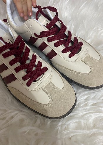 Beyaz Süet Bağcıklı Kadın Spor Ayakkabı