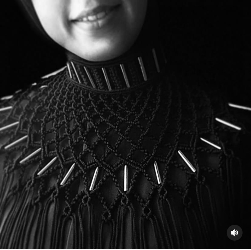 Siyah Gotik Kadın Pelerin - Görsel 2