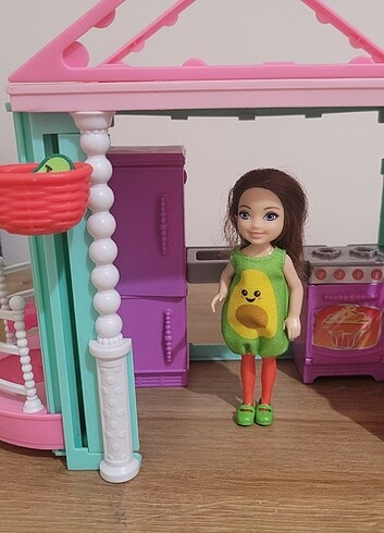 Chelsie ve evi barbie