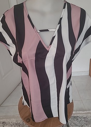 Pembe Zebra Desenli V Yakalı Kadın Bluz