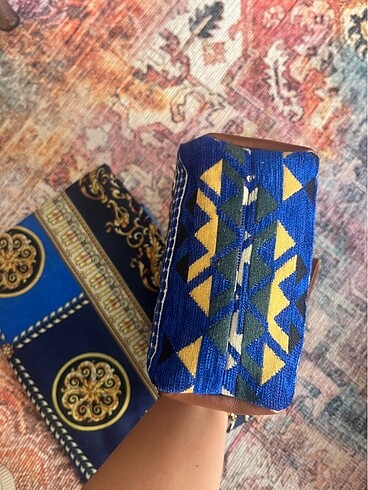American Vintage Otantik kilim çanta ve Versace şal