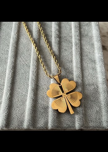 Uzun Zincirli Altın Yonca Kolye - Görsel 2