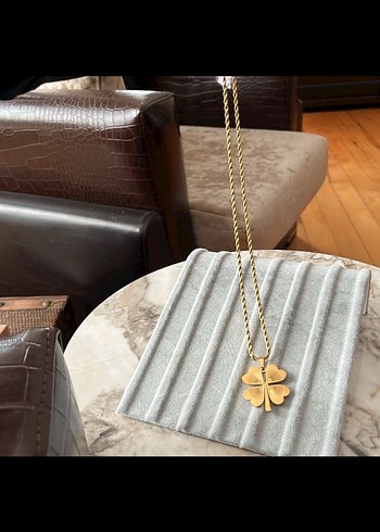 Uzun Zincirli Altın Yonca Kolye - Görsel 3