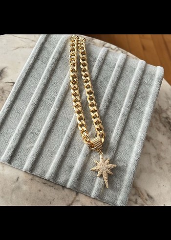 Zincir Detaylı Altın Renk Mini Kolye - Görsel 2