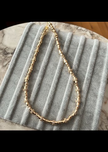 Minimalist Altın Renk Boncuklu Midi Kolye - Görsel 4