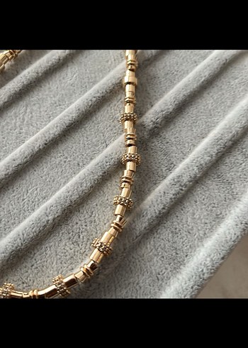 Minimalist Altın Renk Boncuklu Midi Kolye - Görsel 3