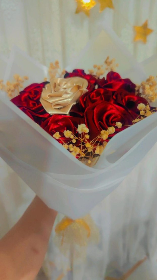 Bordo ve Krem Renkli Fırfırlı Gelin Buketi - Görsel 3