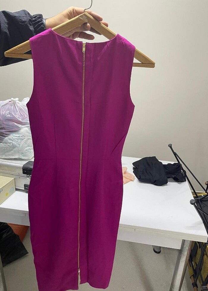 Şık ve dar kesim midi elbise - Görsel 2