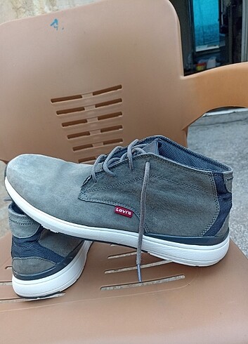 45 Beden gri Renk orijinal Levi's ayakkabı 45 numara 