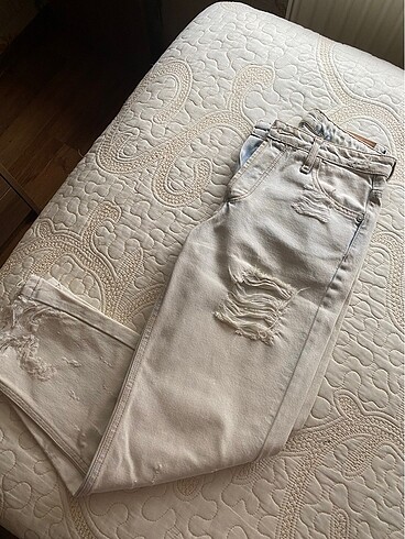 Bershka yırtık mom jean