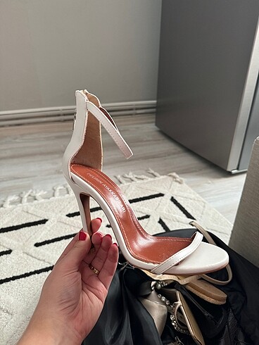 Pelinin Ayakkabıları Pelinin ayakkabıları
