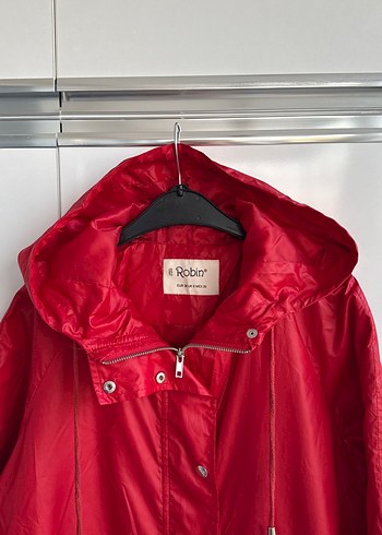 Parlak Kırmızı Düğmeli ,fermuarlı Kadın yağmurluk - Görsel 2