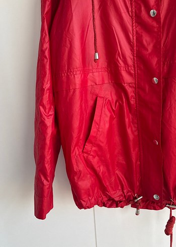Parlak Kırmızı Düğmeli ,fermuarlı Kadın yağmurluk - Görsel 3