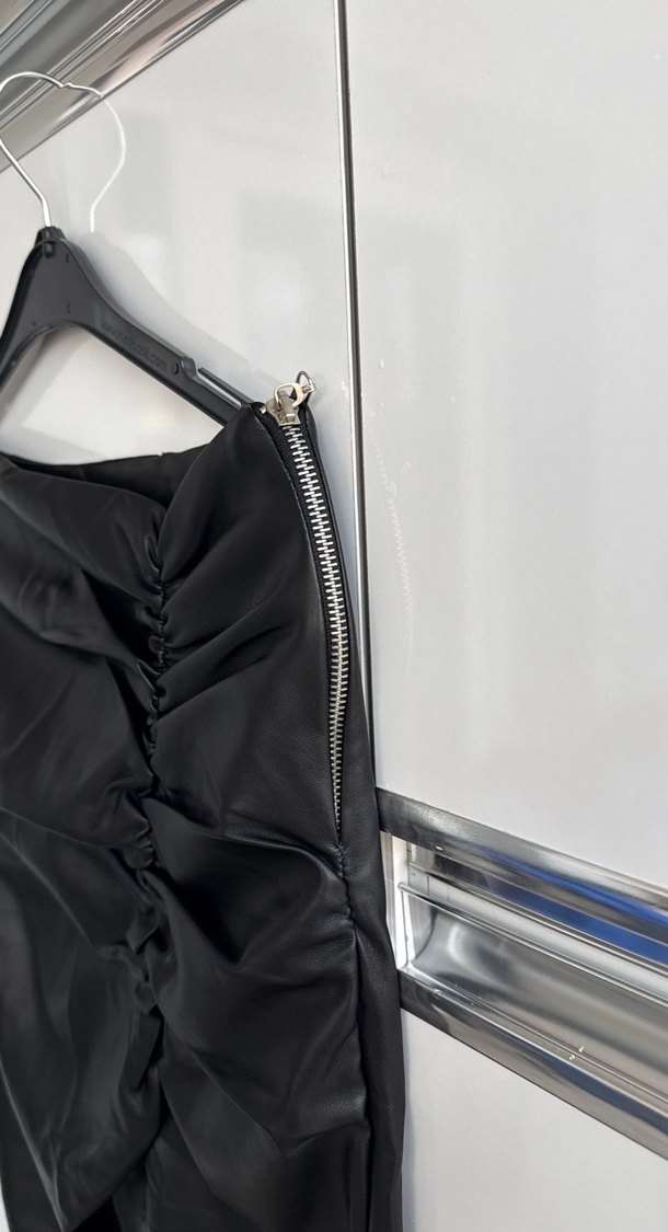 Drapeli Siyah Deri Uzun Etek - Görsel 3