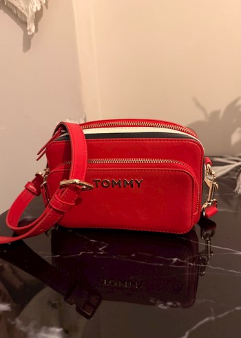Tommy Kırmızı Deri Kadın Çapraz Çanta