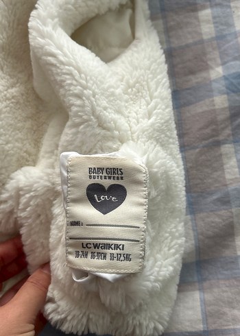 18-24 Ay Beden Beyaz Peluş ve Sisme Kapüşonlu Cocuk Yelek - Cift kullanimli