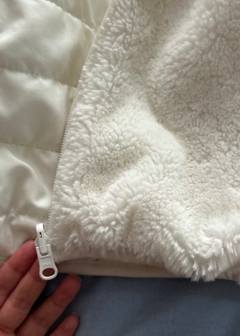 LC Waikiki Beyaz Peluş ve Sisme Kapüşonlu Cocuk Yelek - Cift kullanimli