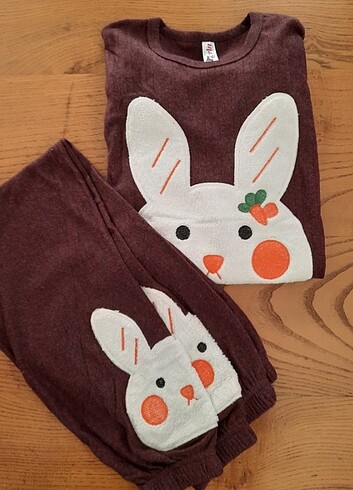 xl Beden Tavşanlı pijama takimi 