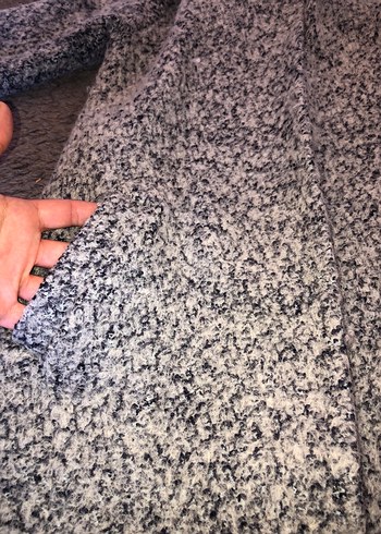 Kapüşonlu gri diz boyu  kaban - Görsel 5