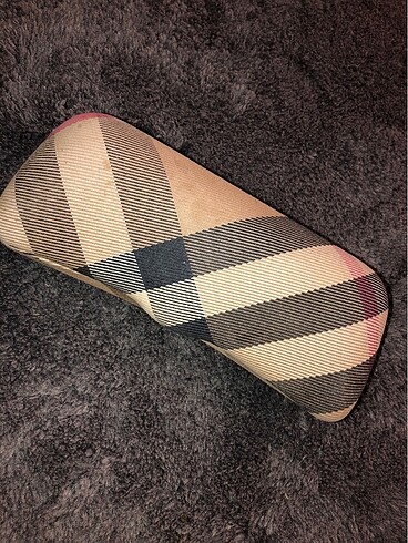 Orijinal burberry gözlük kabı