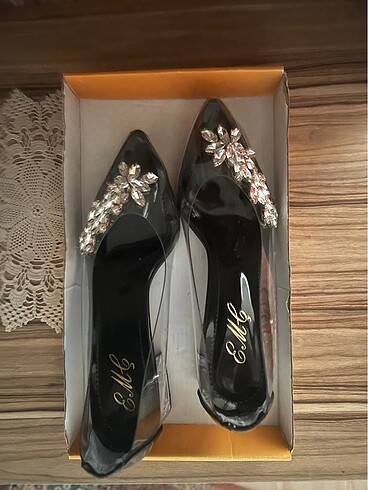 Nine West Taşlı şeffaf topuklu ayakkabı