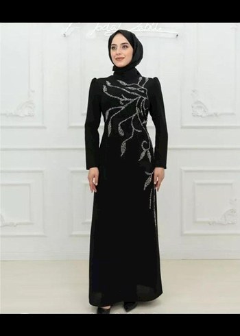 Uzun Siyah Nakışlı Gotik Elbise